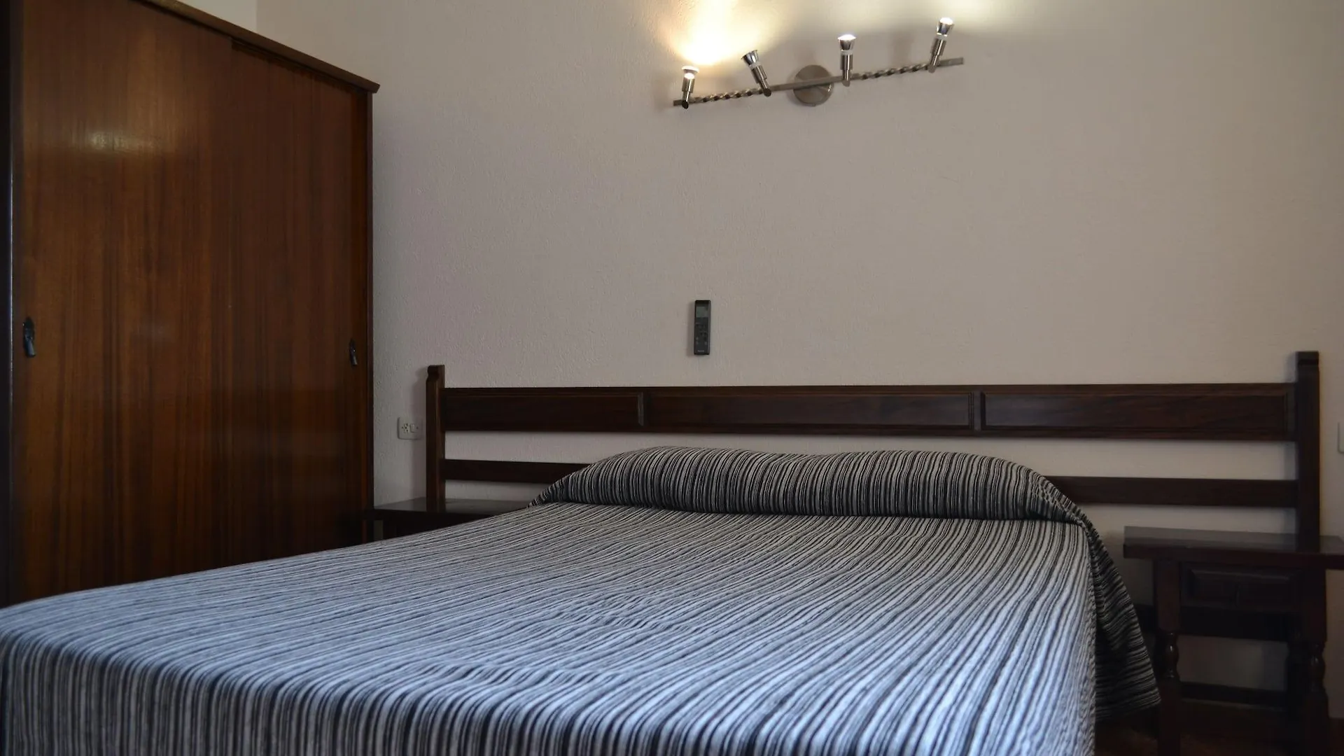 Hostal L'Esplai Viladamat 2*,