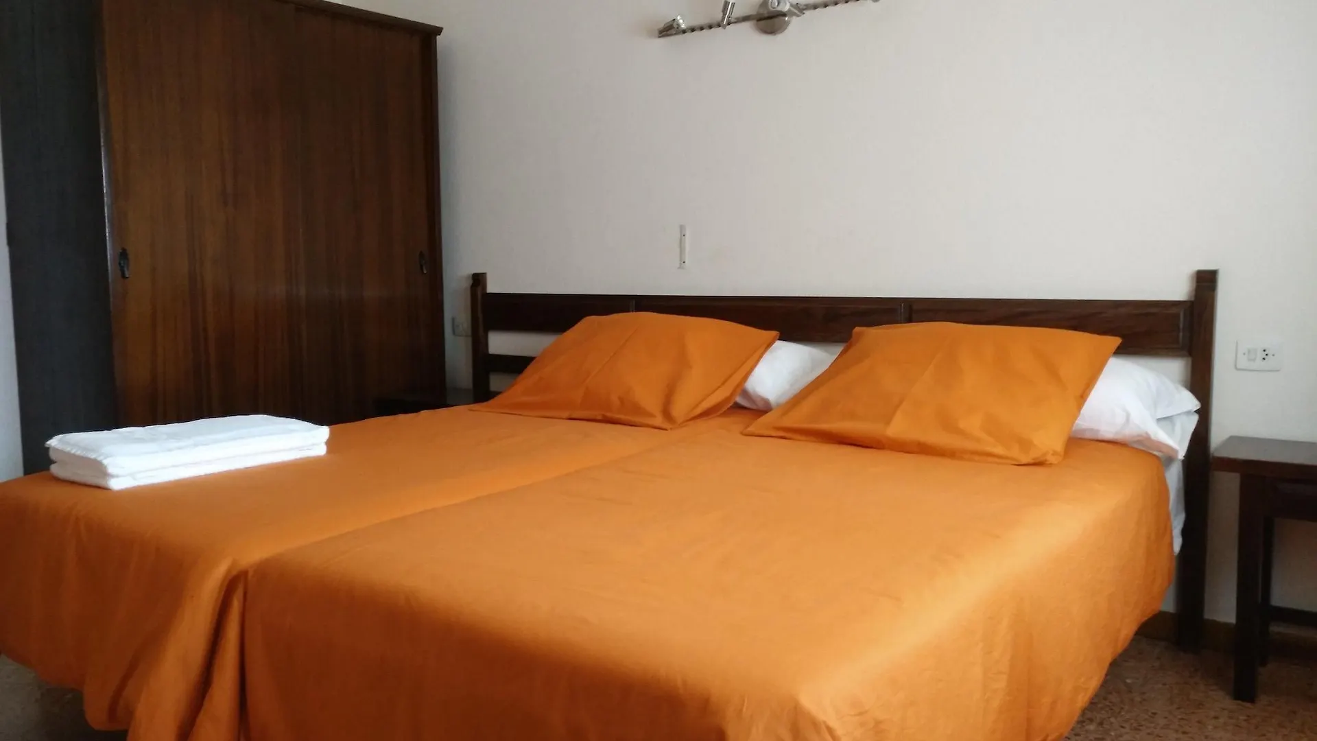 Affittacamere Hostal L'Esplai Viladamat