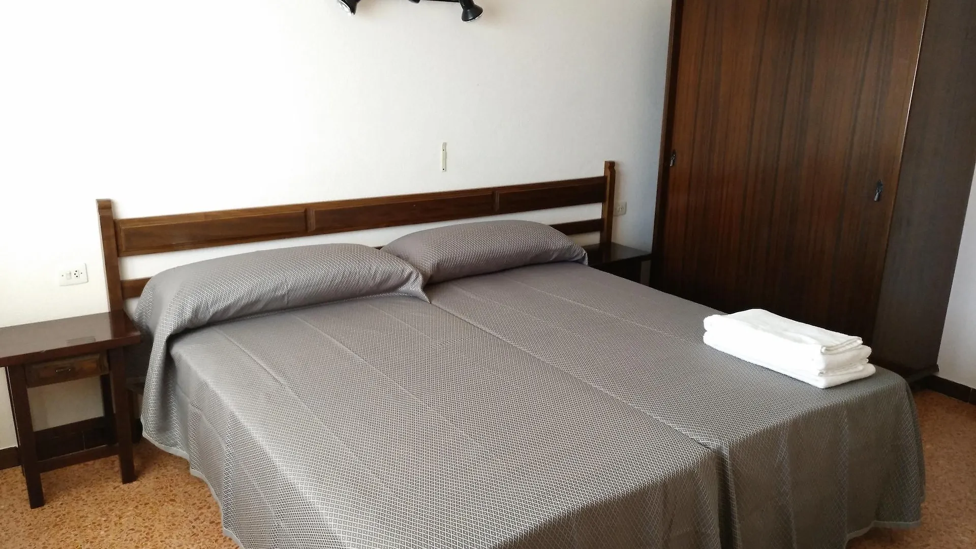** Affittacamere Hostal L'Esplai Viladamat Spagna