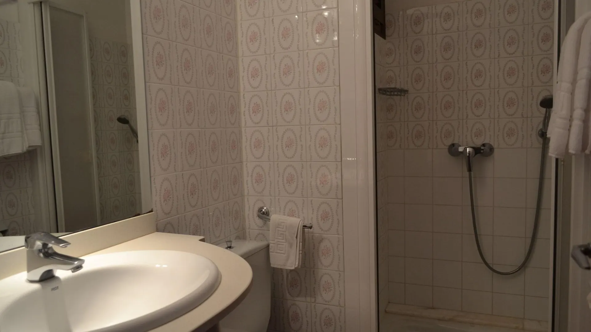 Hostal L'Esplai Viladamat 2*,